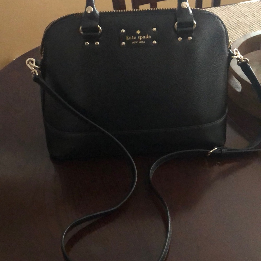 crossbody purse,smoke free,pet free.